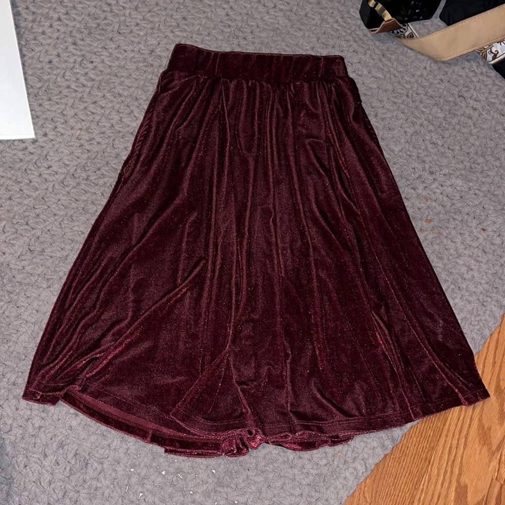 Sparkly Maroon knee length skirt !with pockets!